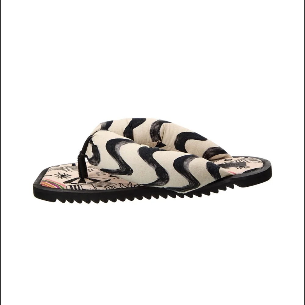 NIB FARM Rio Puffy Flip Flop In Black And Off White Beach Print Women's Size 9